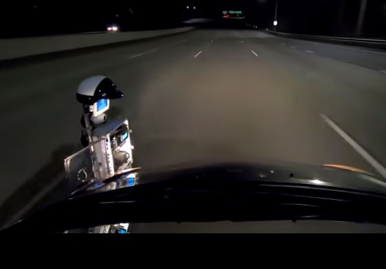 El robot GoBetween realiza controles de seguridad en las carreteras