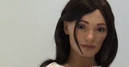 Ai-DA, el robot con forma de mujer que dibuja retratos